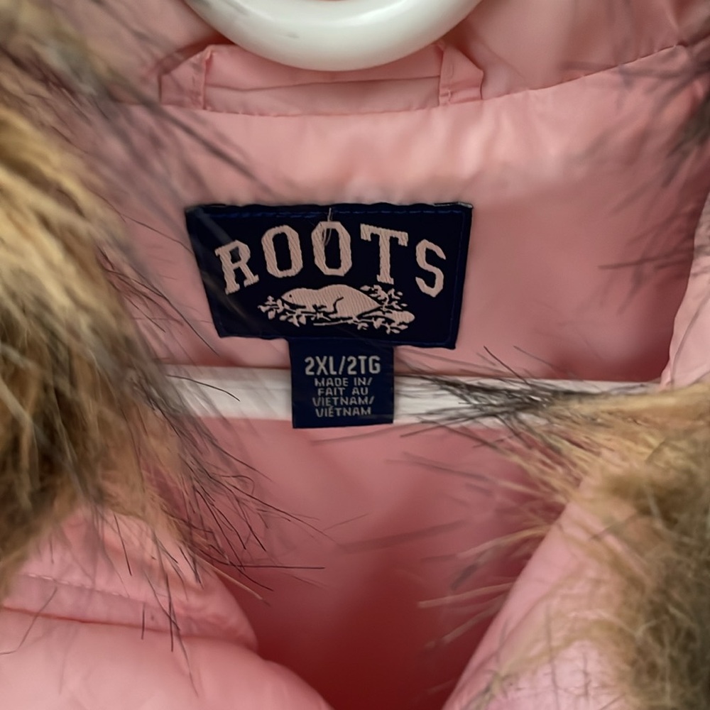 Kids size 2xl Roots down filled pink vest w/zipper & removable faux fur collar - Picture 2 of 11